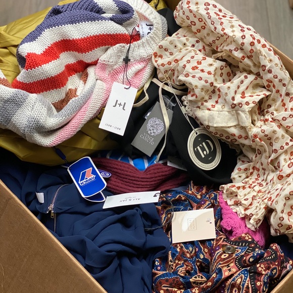 10 Piece Nordstrom Reseller Inventory Mystery Box - Picture 3 of 4